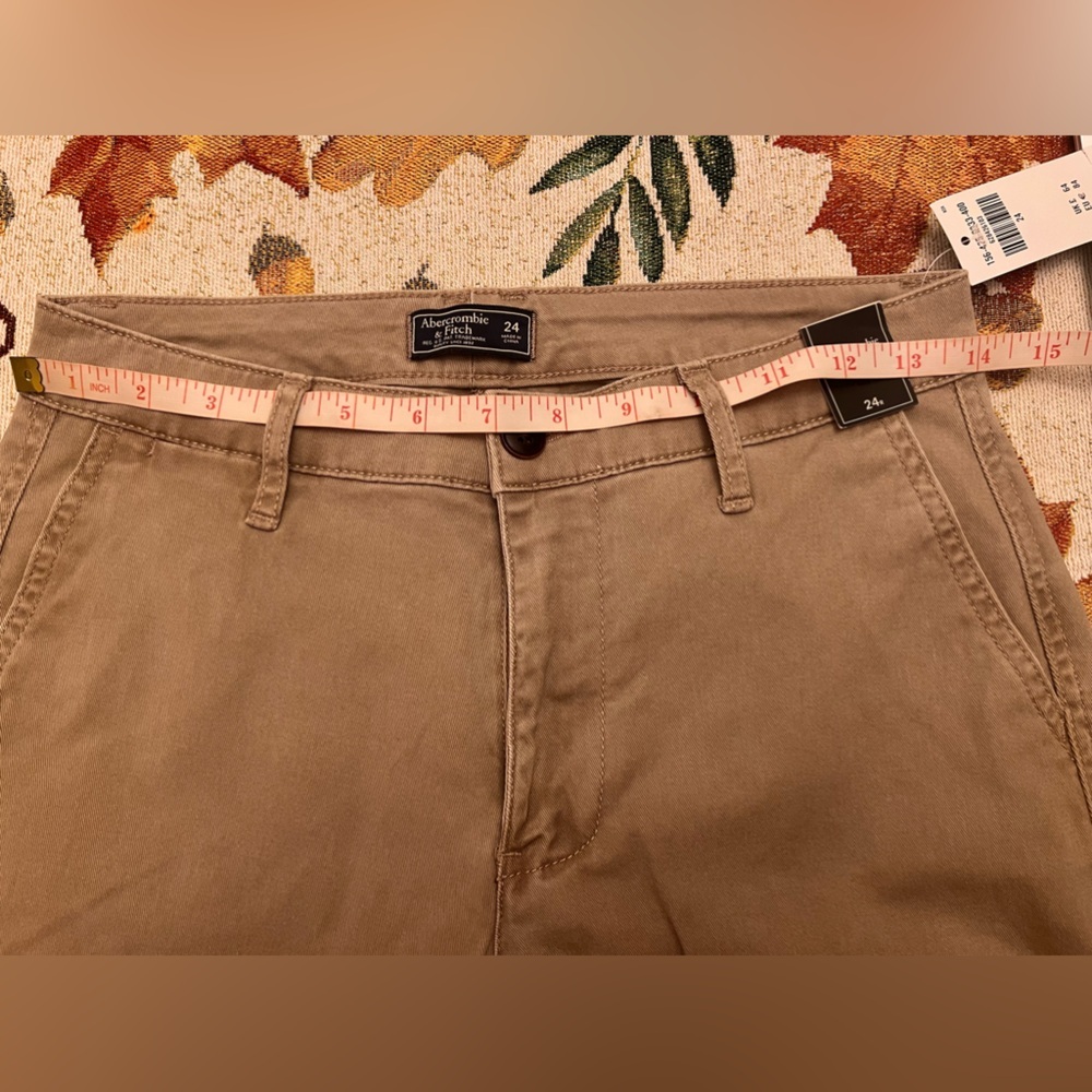 Abercrombie Khaki chino’s size 24